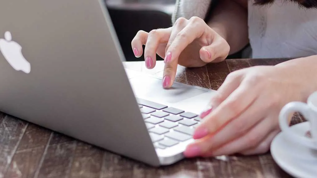 Jak wyświetlić ukryte pliki na komputerze Mac/MacBook