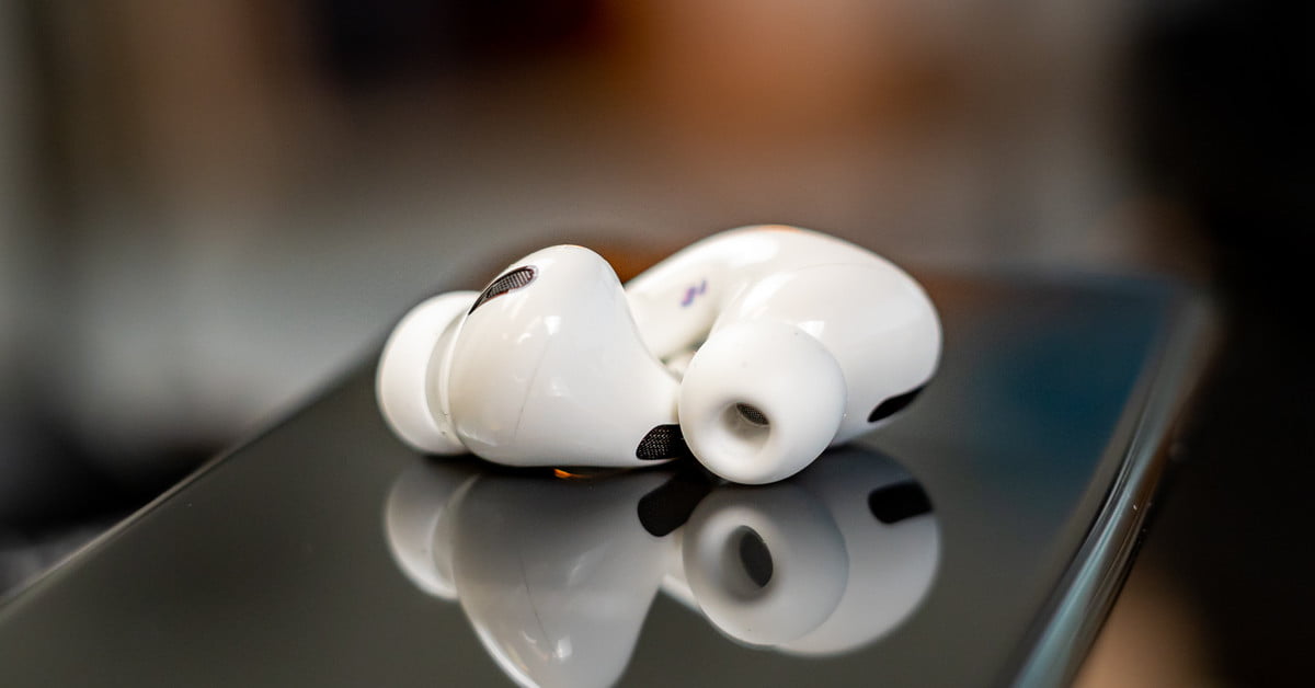 Infografiki: Porównanie cech AirPods 2 i AirPods pro