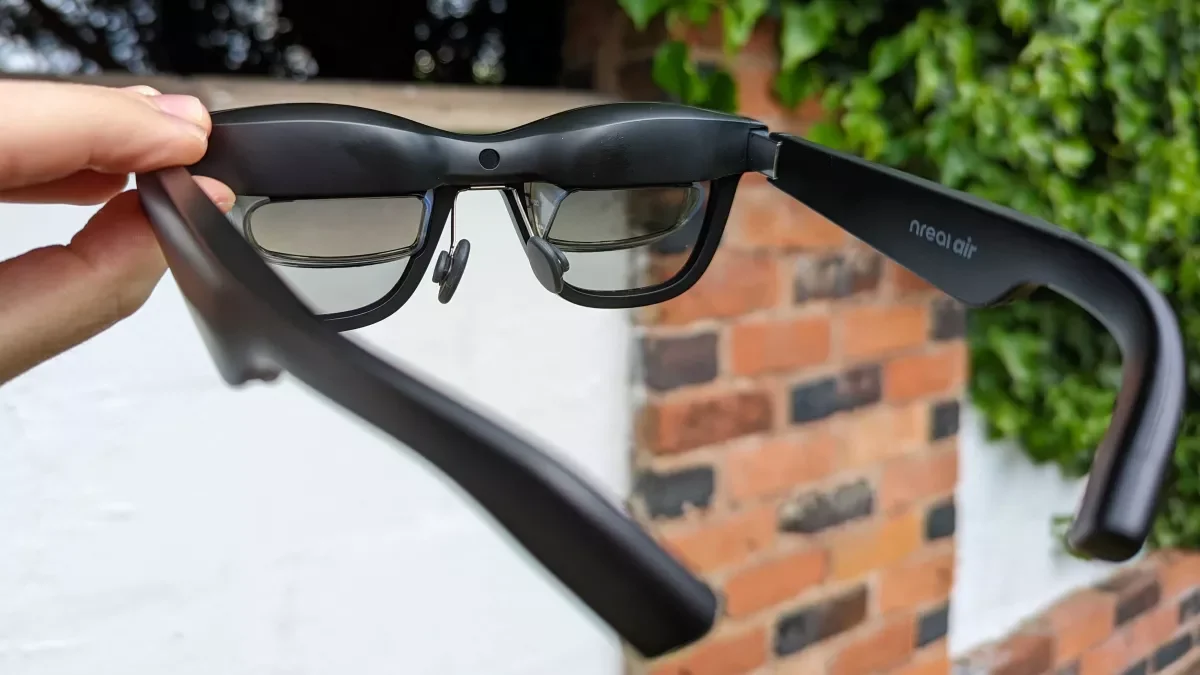 Recenzja inteligentnych okularów Xreal Air z adapterem Xreal Beam – czym są, jak działają, funkcje, możliwości