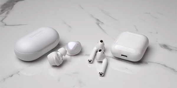Samsung Galaxy pąki przeciwko AirPods: Przegląd i porównanie