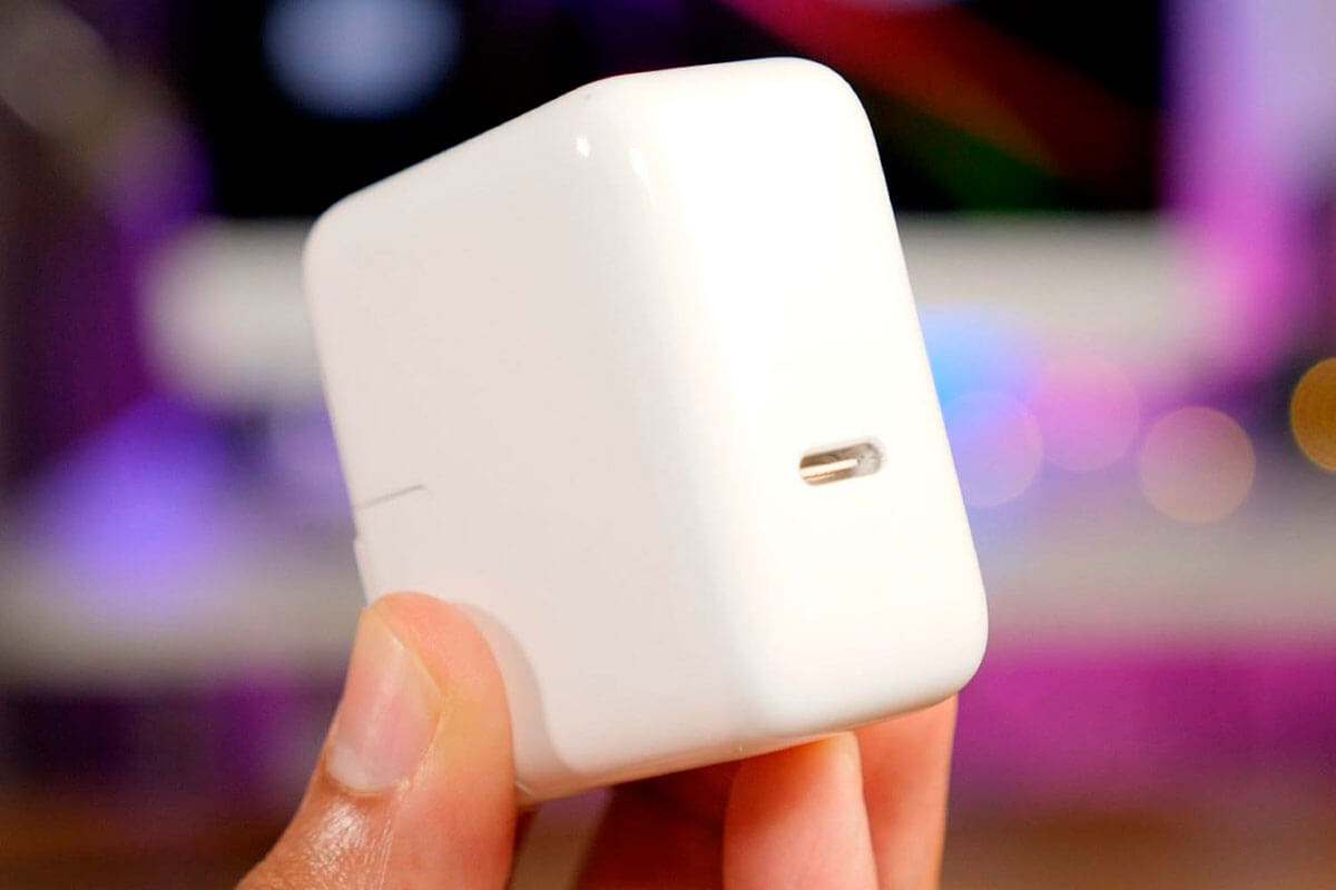 Czy można naładować iPhone i iPad z adaptera MacBook Pro