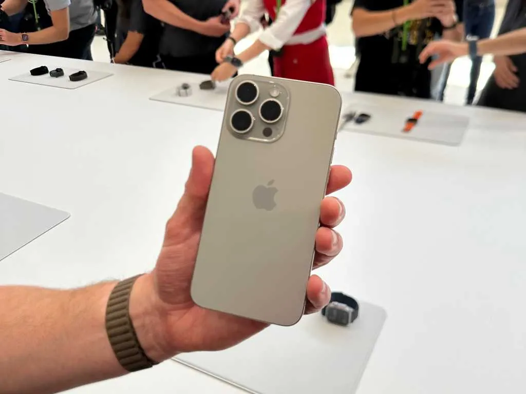 Do iPhone’a 16 Pro mogą powrócić kolory złota i gwiezdnej szarości