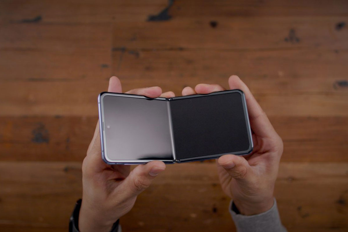 Słuchaj - Apple Prace na składaniu iPhone Fold