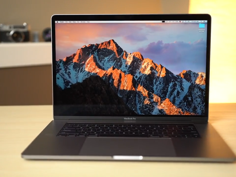 Apple zwolni nowy MacBook z klawiaturą nożycową
