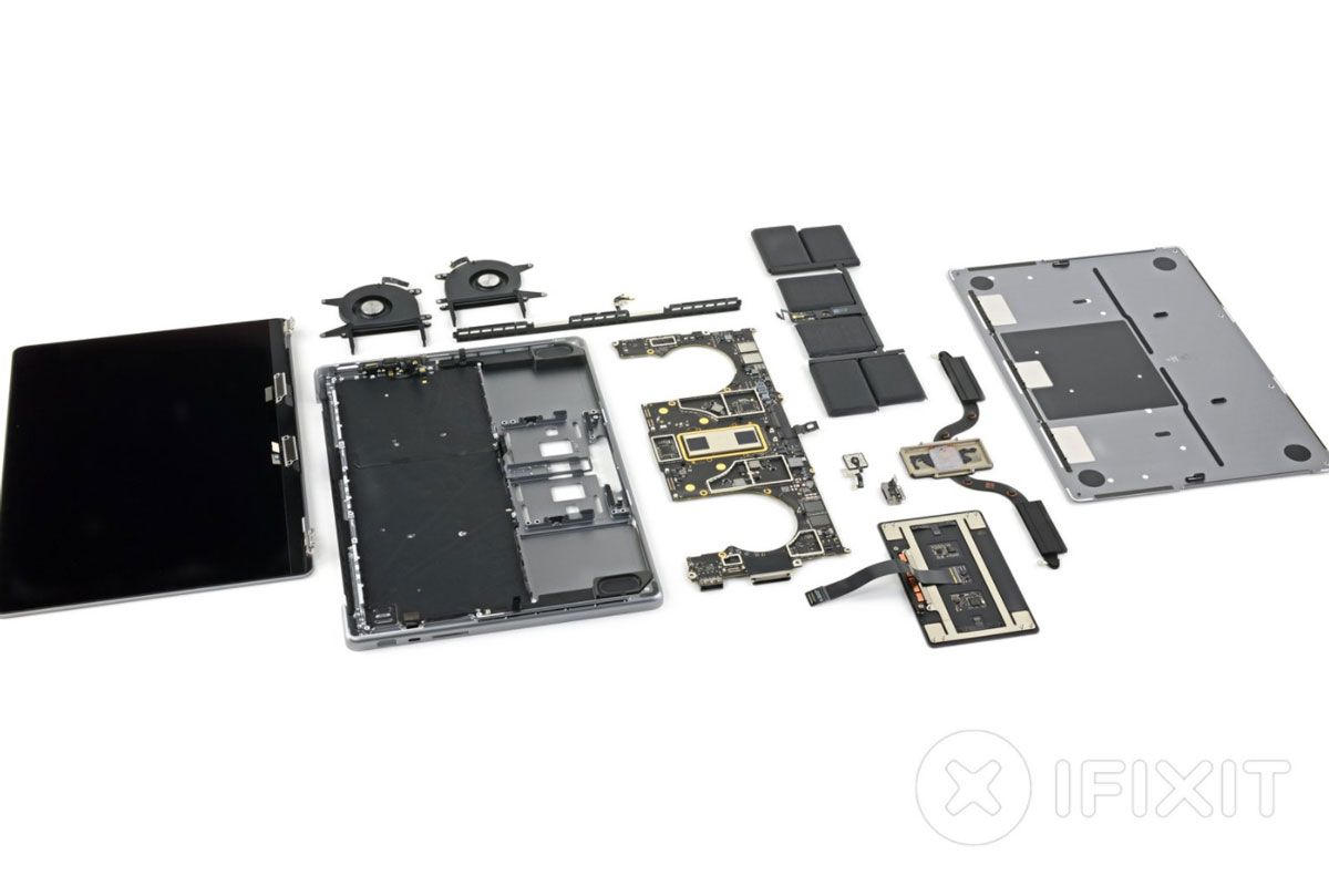 iFIXIT Zdemontowany MacBook Pro (2021)