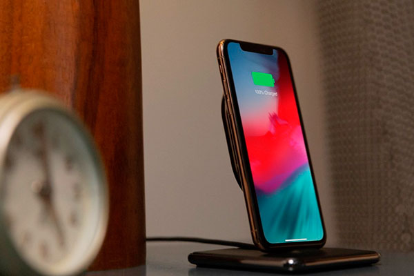 Twelowedouth Prezentowana stacja dokująca Hirise Wireless Stand