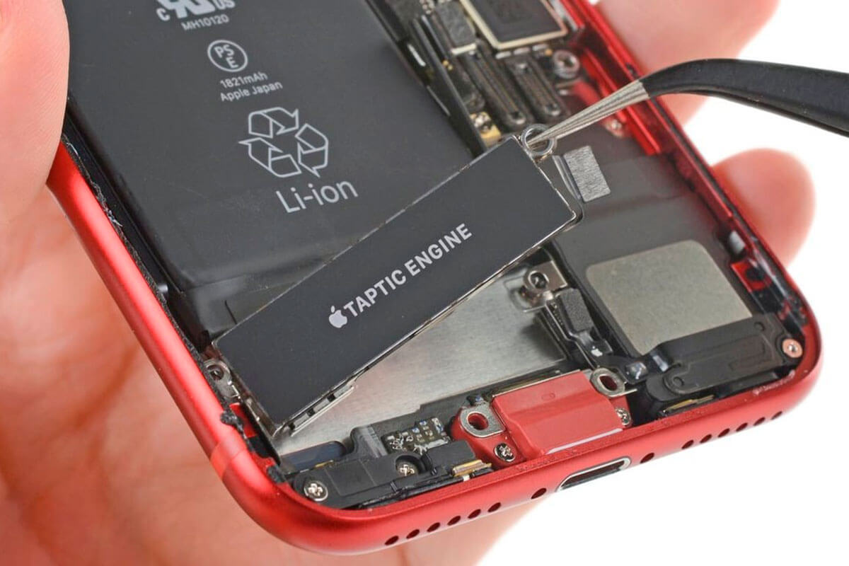 iPhone SE Zdemontowany i przekonany o prostocie naprawy