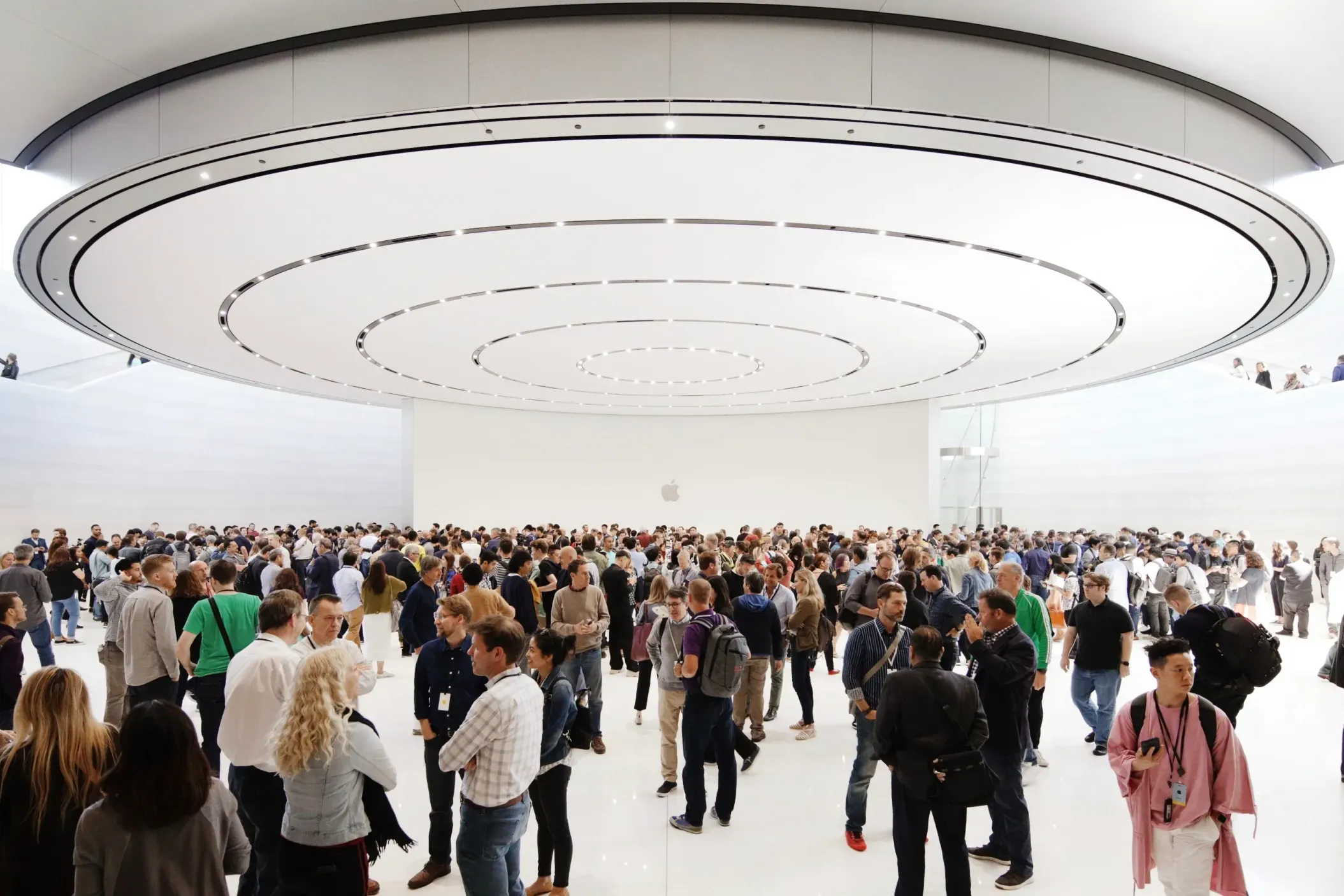 Apple ogłasza szczyt pracowniczy AI