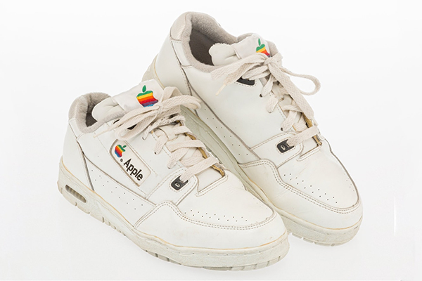 Trampki Apple 1990- X zostaną narażone na aukcję