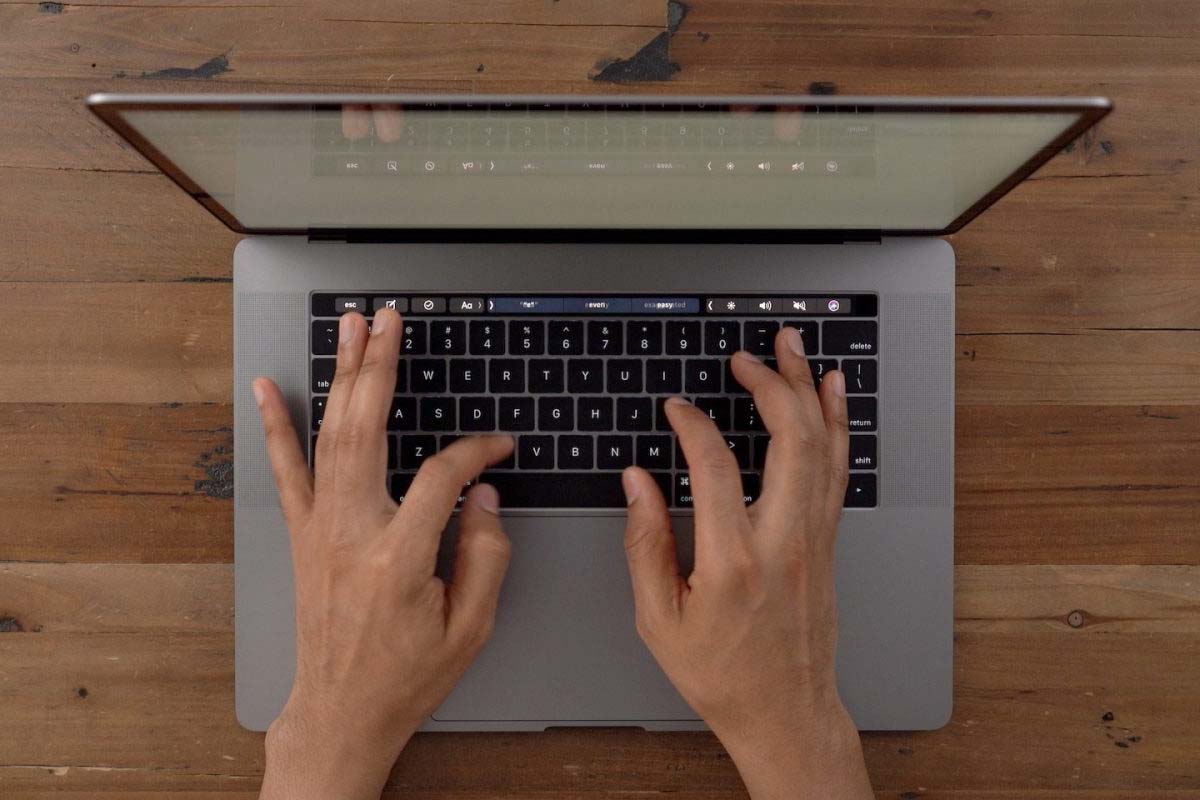 W MacBook może pojawić się klawiatura z wbudowaną myszą.
