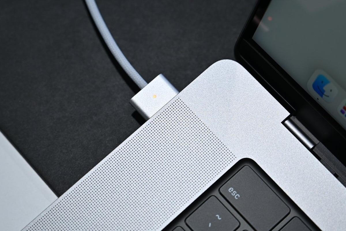 Właściciele MacBook Pro 2021 Skarżą na ładowanie Magsafe