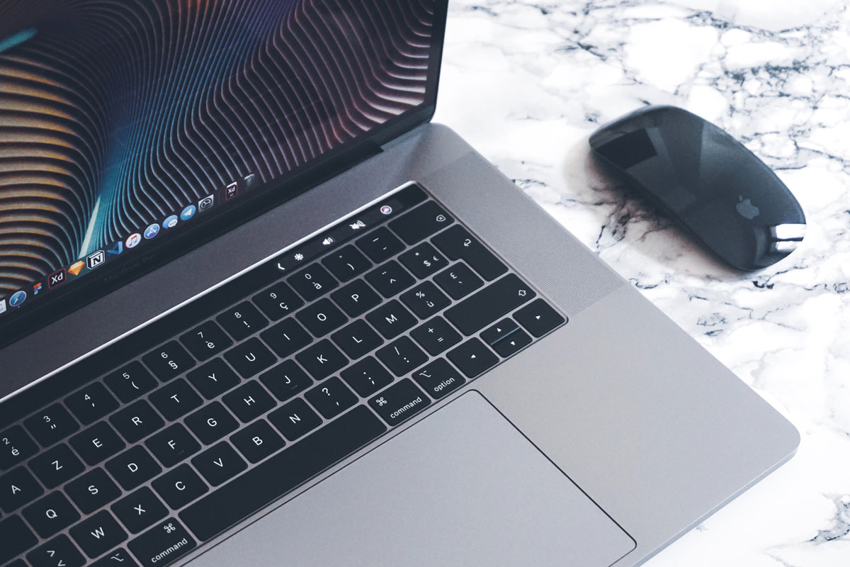 Użytkownicy MacBook Narzekają o błąd z wygaszaczem ekranu w MacOS Big Sur