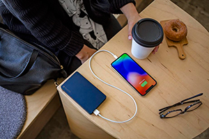 Mophie wprowadzono nową serię zewnętrznych baterii za pomocą złącza Lightning-