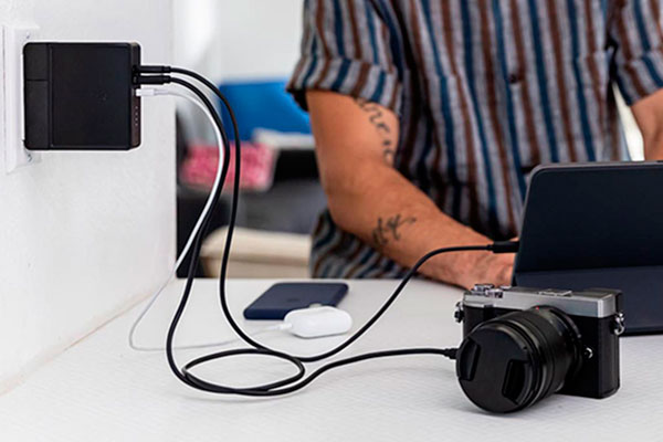 MOPHIE przedstawił ładowarkę POWERSTIOTION PIŁA 3 w 1
