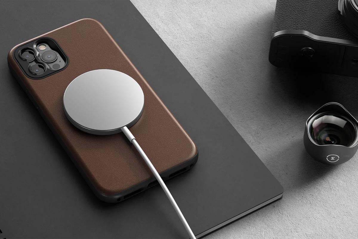 Nomad Rugged Case dla iPhone 12 Wyposażony w Magsafe i mocowanie soczewek Moment