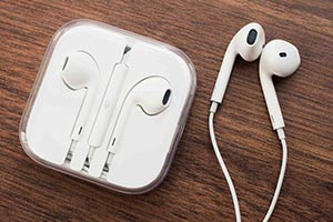 Jak odróżnić oryginalne słuchawki Earpods z chińskiej kopii