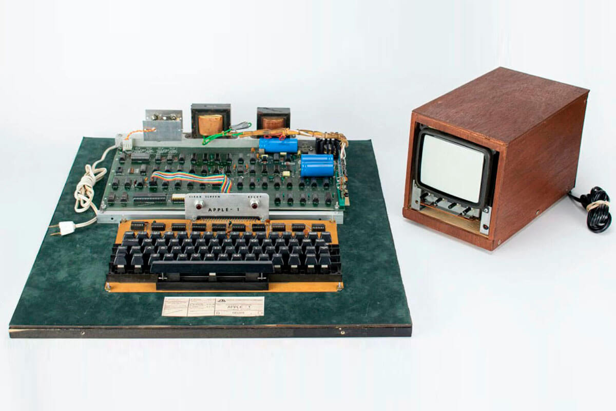 Raruty Computer Apple-1 sprzedawany na aukcji