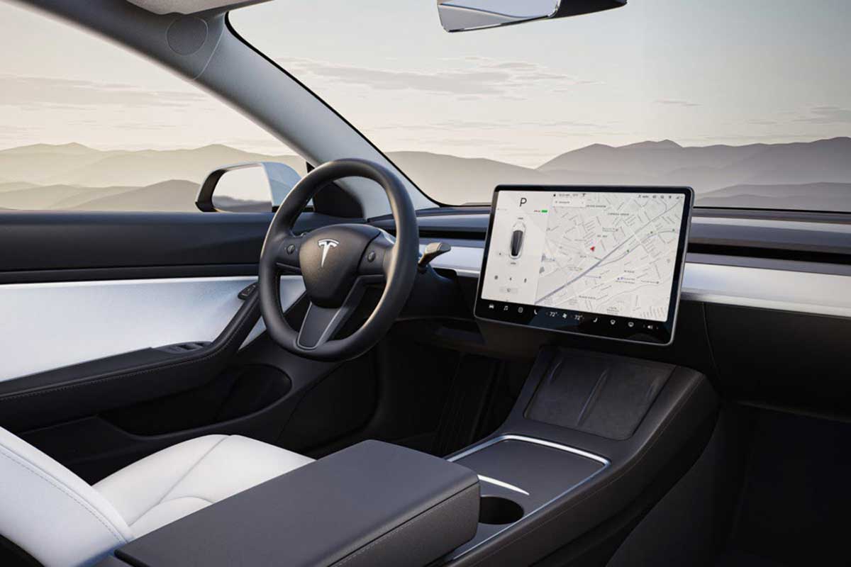 Polski Deweloper zainstalowany Carplay na Tesla Model 3