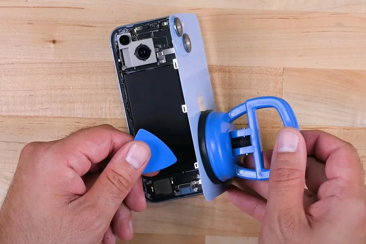 iFixit zdemontował iPhone'a 14: koszt naprawy będzie niższy ze względu na przeprojektowanie