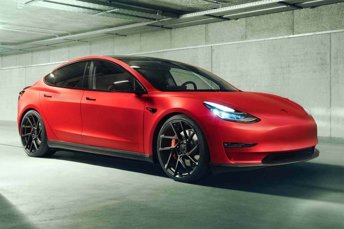 W pojazdach Tesla pojawił się w trybie rosyjskiego i mycia