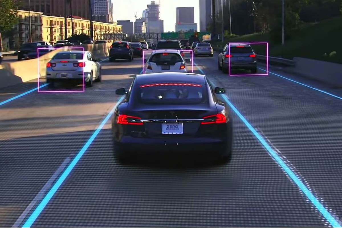 Tesla stworzył superkomputer, aby poprawić autopilot