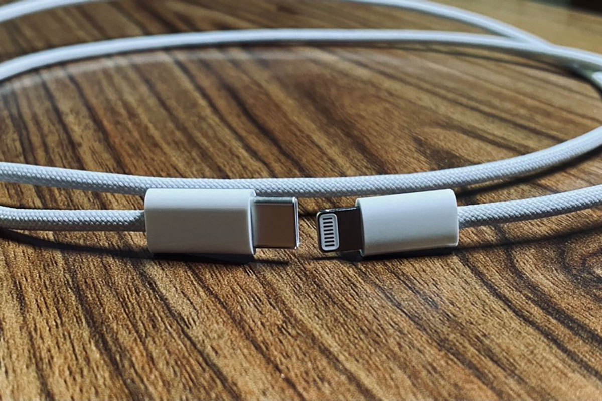 Wyciek fotografia nowego kabla wiklinowego USB-C do Błyskawica dla iPhone 12