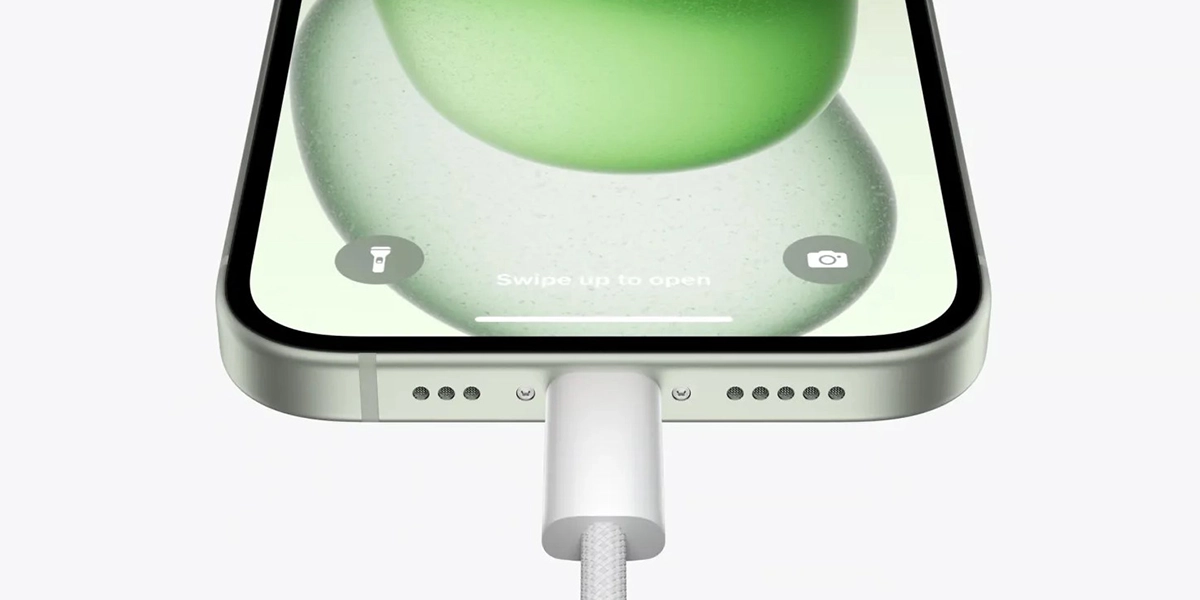 W iPhone 15 można ograniczyć ładowanie baterii, aby lepiej ją oszczędzać
