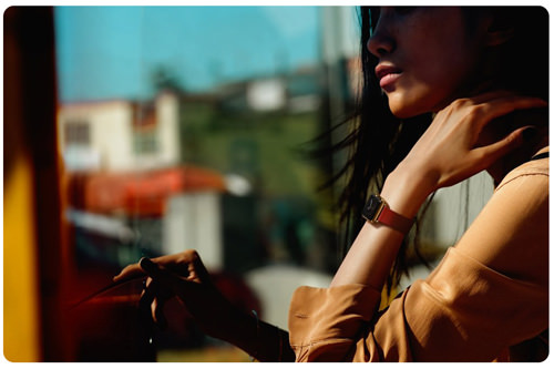 Smartwatch Apple Watch Edition 38mm 18-Karat Yellow Gold Modern Buckle Bright Red