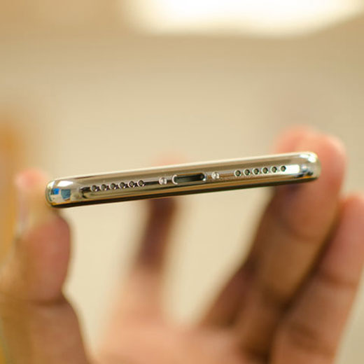 Czyszczenie z kurzu i brudu iPhone 11