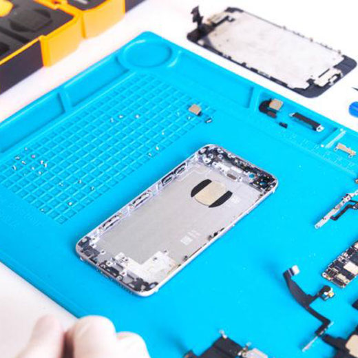 Czyszczenie z kurzu i brudu iPhone 7