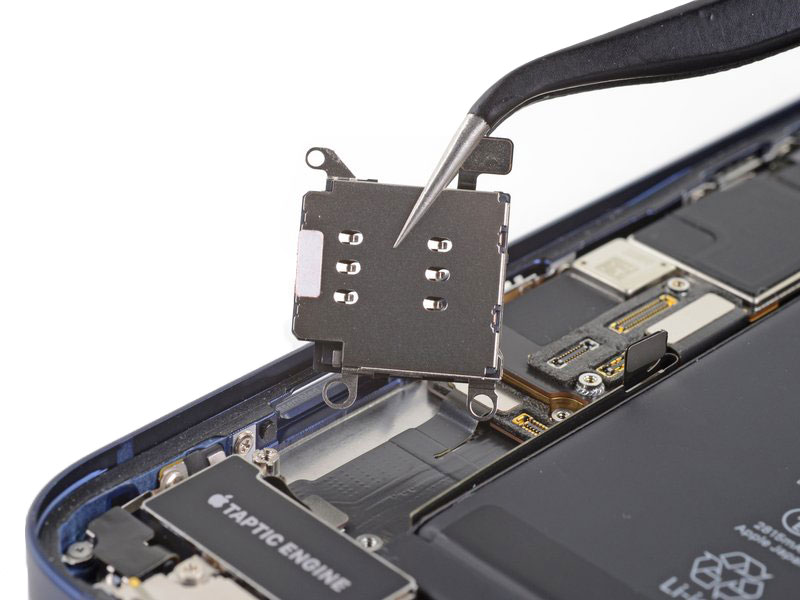 Wymiana slotu karty SIM iPhone 13